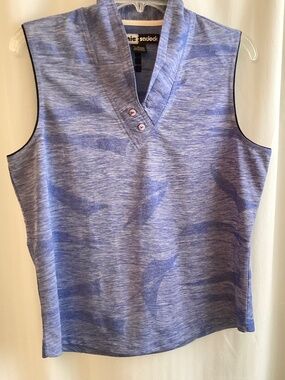 JAMIE SADOCK… Women’s Sports Tee, size Large